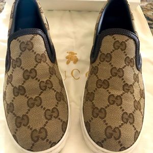 Gucci kids slip on shoes (size EU 32, US size 1)